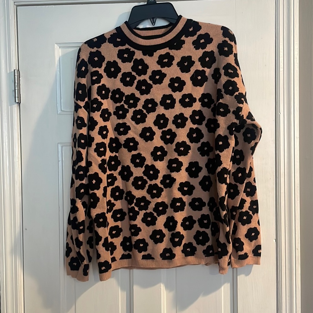 Leopard like sweater size M.
